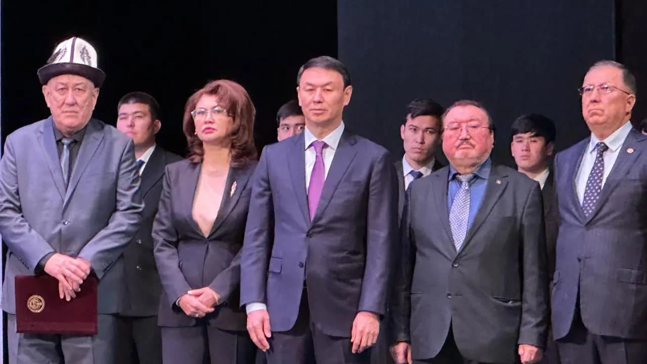 Шаханов Алматыға ақбозатпен келіп, Отырарына ақбозатымен кетіп барады — Ұлықбек Есдәулет