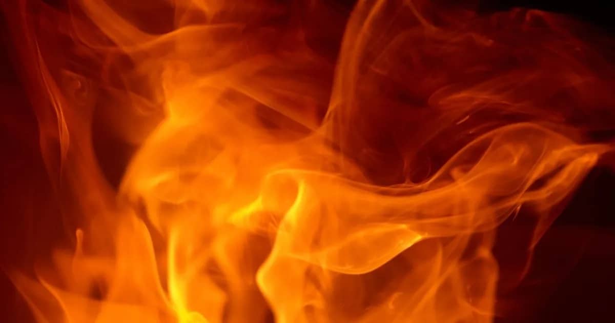 Іргелідегі қауіпті өрт: құрылыс дүкендері жанды