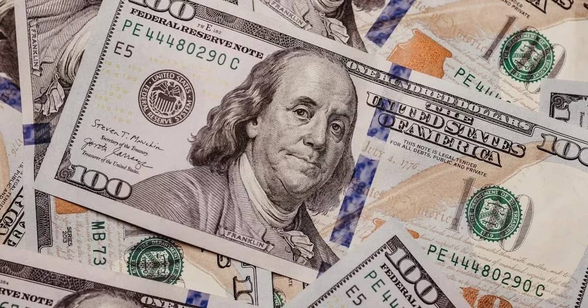 Доллар алыстап барады: неліктен айырбастау пункттері осы жексенбіде қорғанысқа көшті