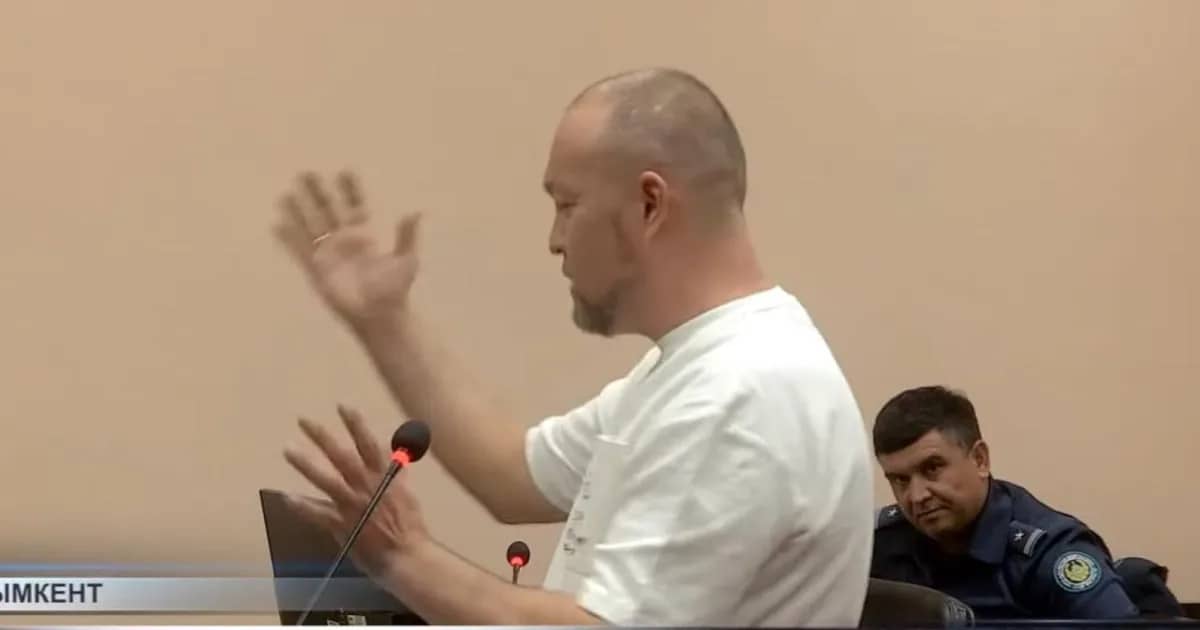Шымкенттік автоблогер полиция рейдтерін түсіргені үшін 15 тәулікке қамалды