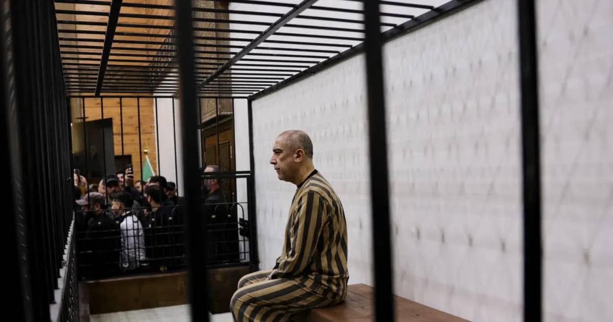 Сирия Асад дәуіріндегі алғашқы лауазымды тұлғаны Дамаскіде сотқа тартты
