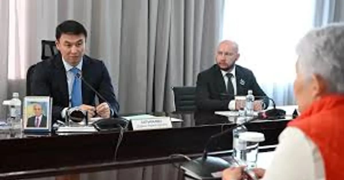Алматы әкімі AMANAT партиясы алаңында азаматтарды қабылдады
