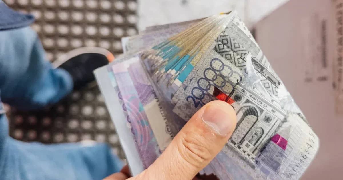 Көршілердің кіреберісте темекі шегуі: 86 мың теңгеге дейін айыппұл салынуы мүмкін