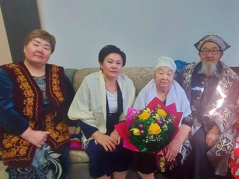 Алматы облысында отау құрғандарына 60 жыл болған қарттарды әкімдік құттықтады