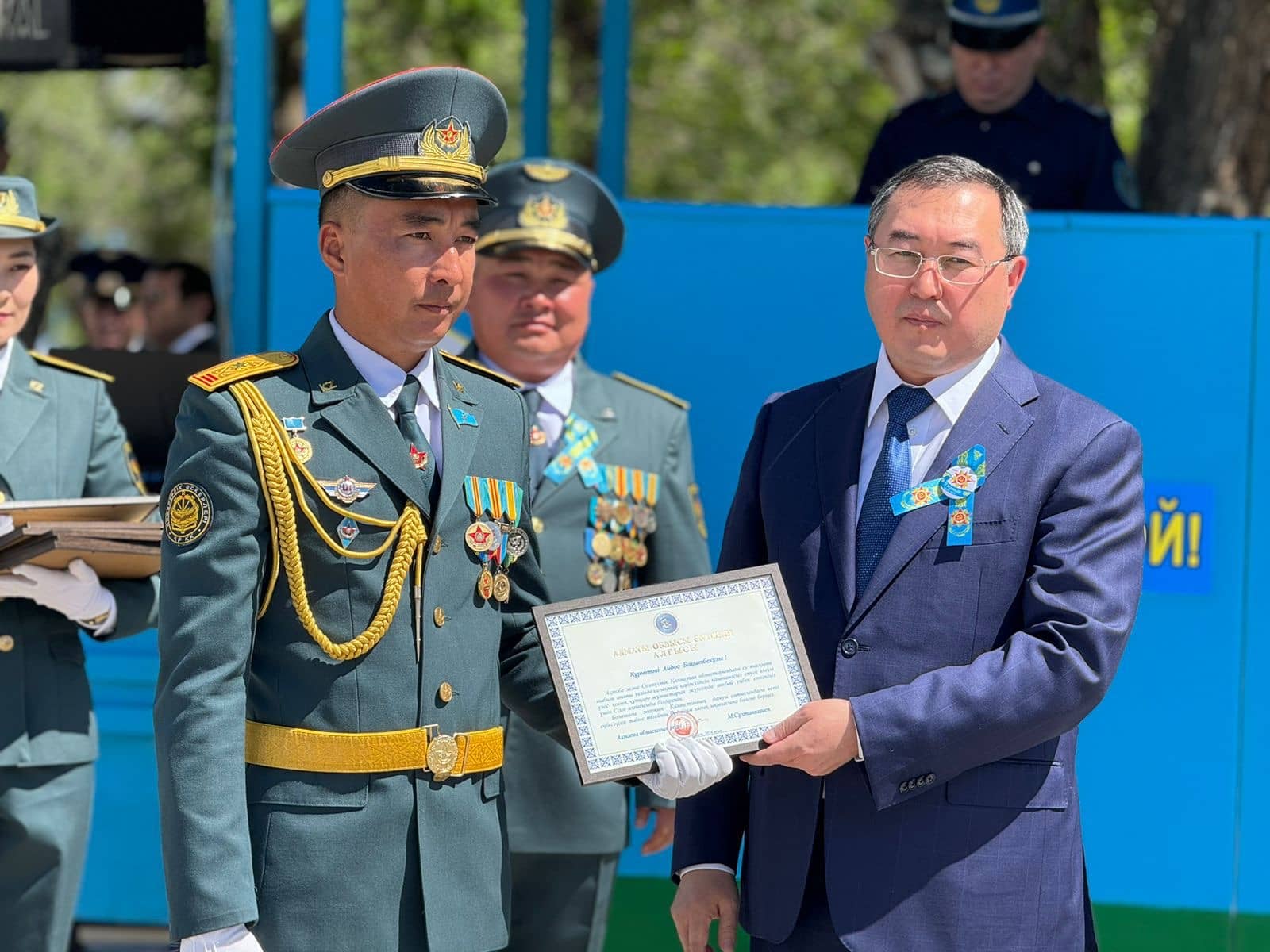 Марат Сұлтанғазиев су тасқынына қарсы іс-шараларға қатысқан әскерилерді марапаттады