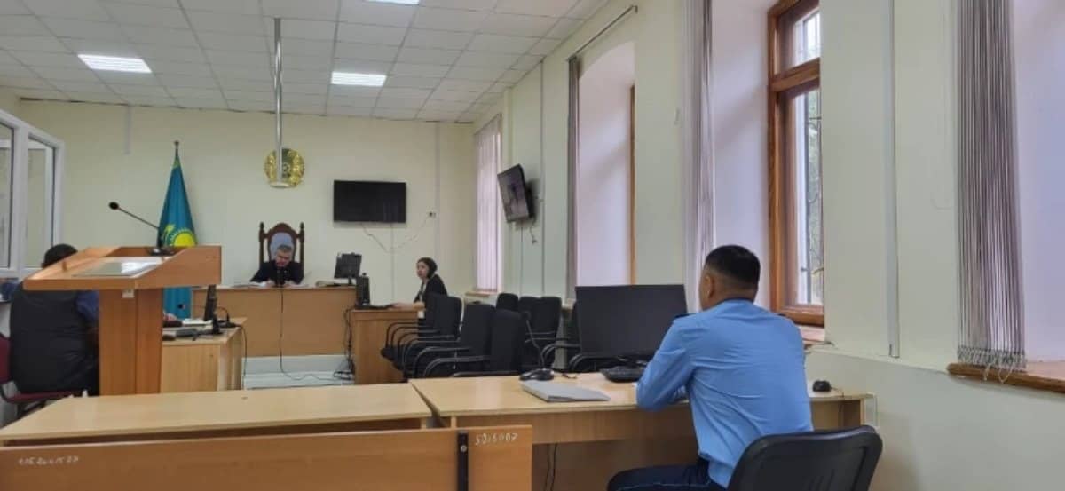 Балта лақтырып, айыр сілтеген: Оралда өзбекстандық жұмысшы төрт жерлесін өлтірген