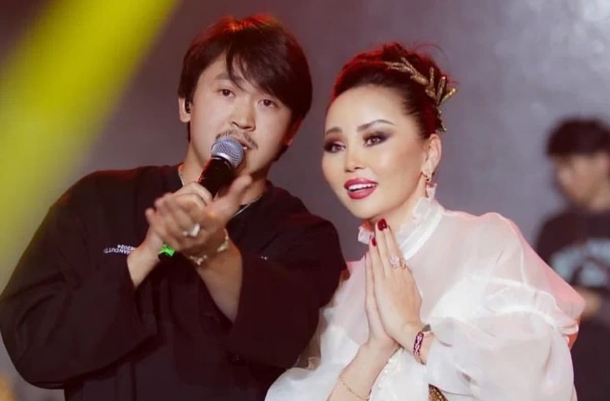 Баян Мақсатқызы Ирина Кайратовна тобын бірге ән айтуға көндіре алмай жүр