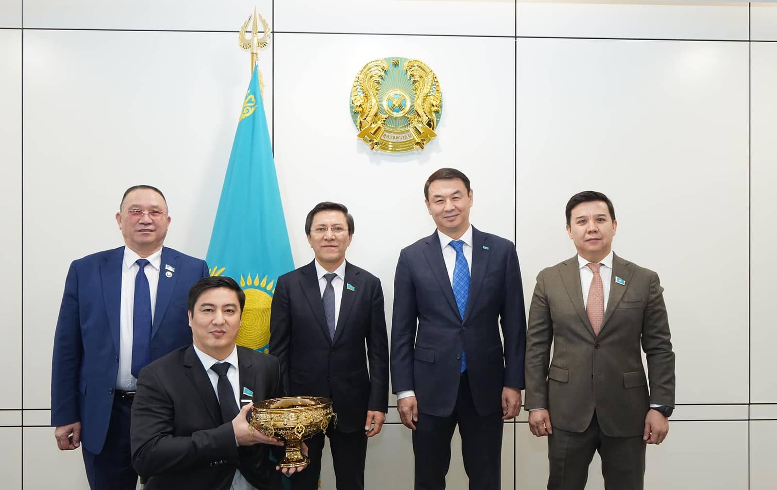 Облыс әкімі Түркістанның ерекше мәртебесі туралы заң жобасын әзірлеу жөніндегі жұмысшы топ өкілдерімен кездесті