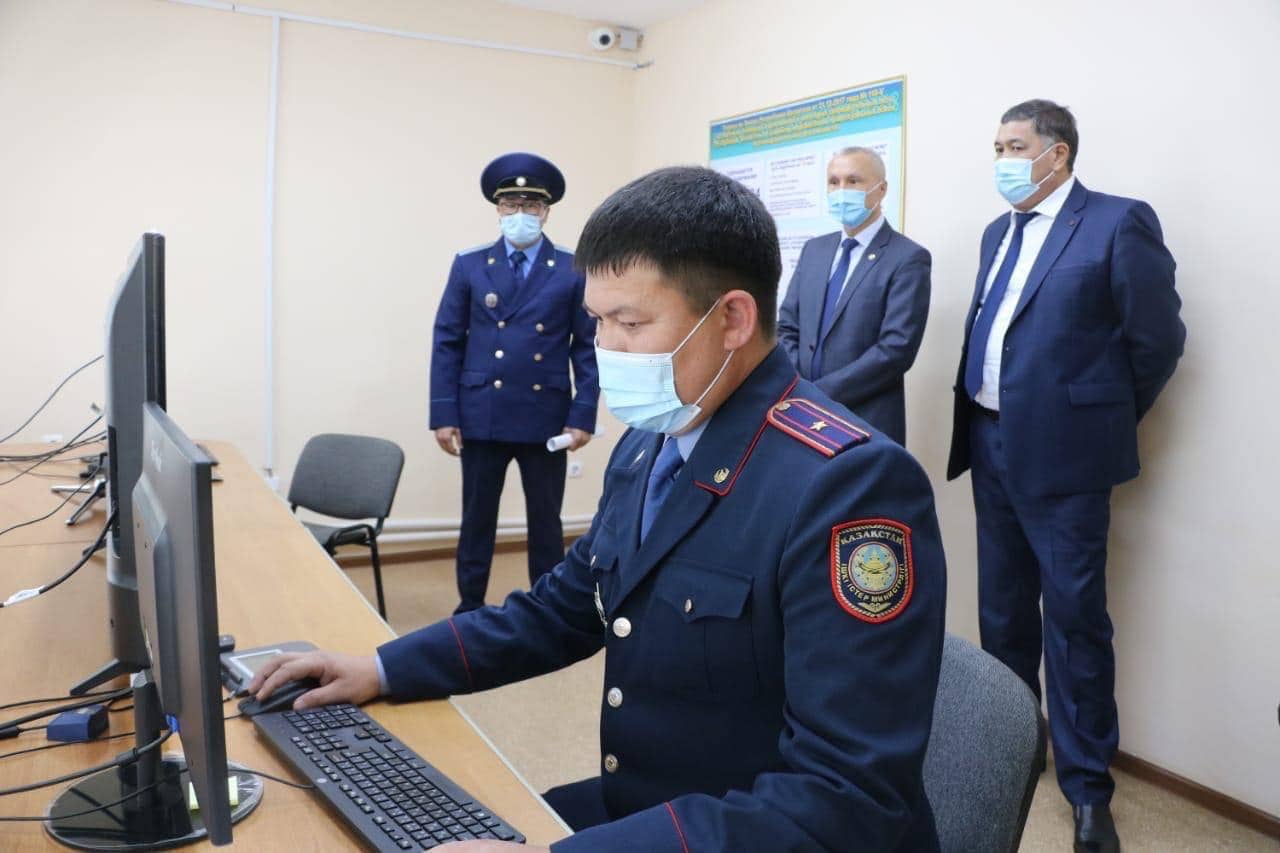 Прокурор контрабандалық темекіні сатқызған: Ақтөбе облысында заңсыздыққа қарсы күрескен тергеушінің өзі сотталды