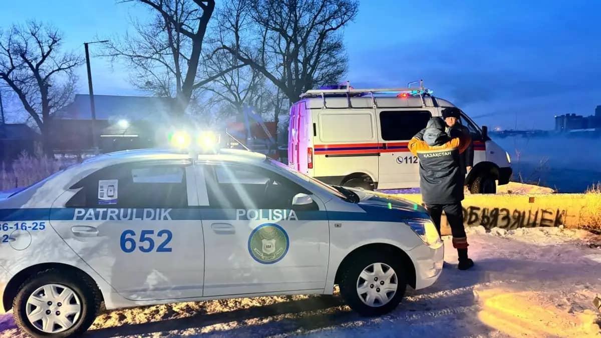 Салонда 4 адам болған: Семейде көшеде жарысқан көлік Ертіс өзеніне ағып кетті