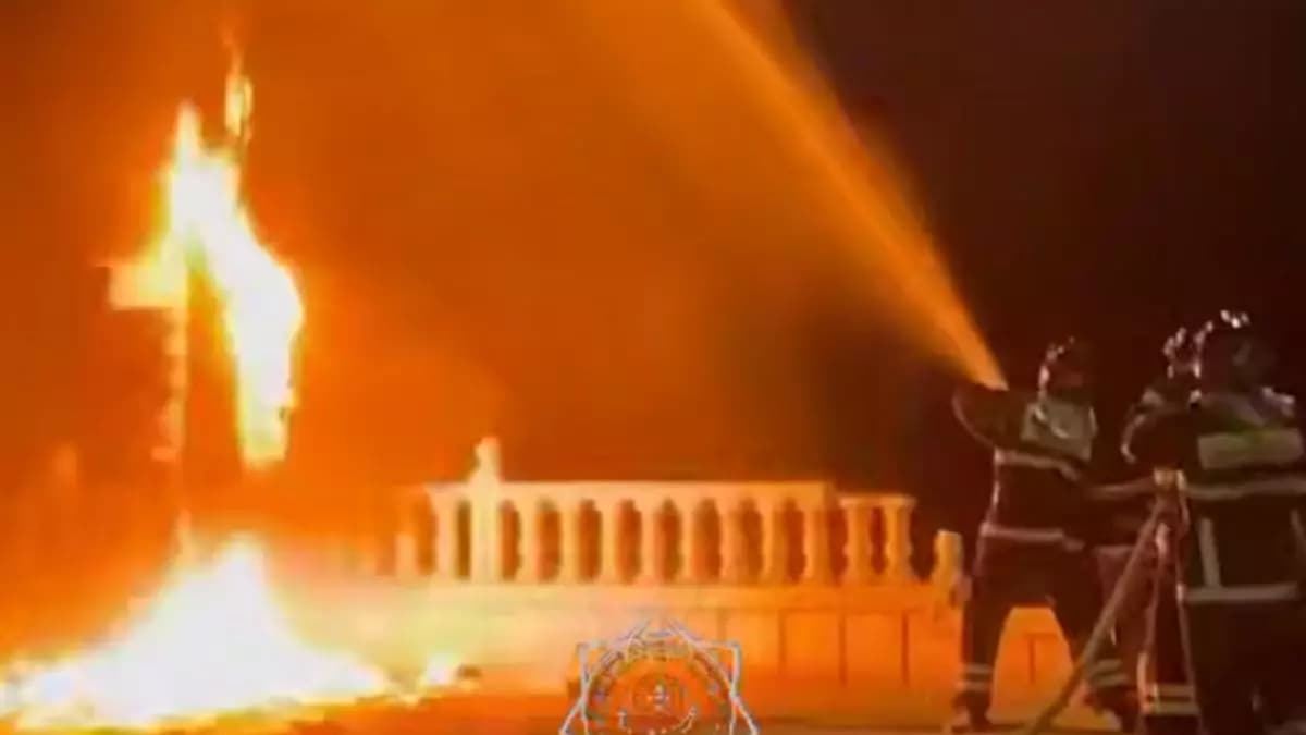Ақтауда Жаңа жылды тойлау кезінде жасанды пальма өртенді