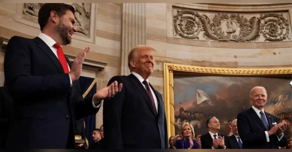 Маған құдай жар болсын: Трамп ұлықтау рәсімінде ресми түрде ант берді