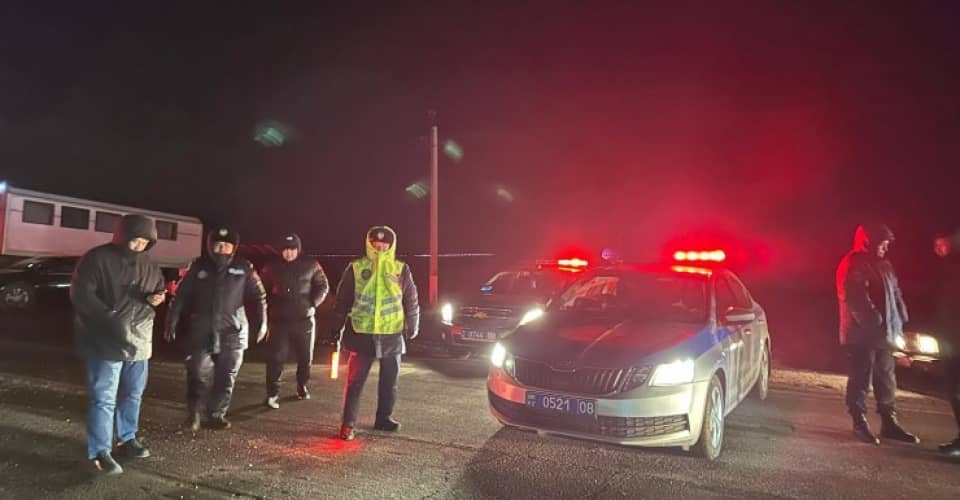 Жамбыл облысында мыңнан астам көлік қар құрсауында қалды
