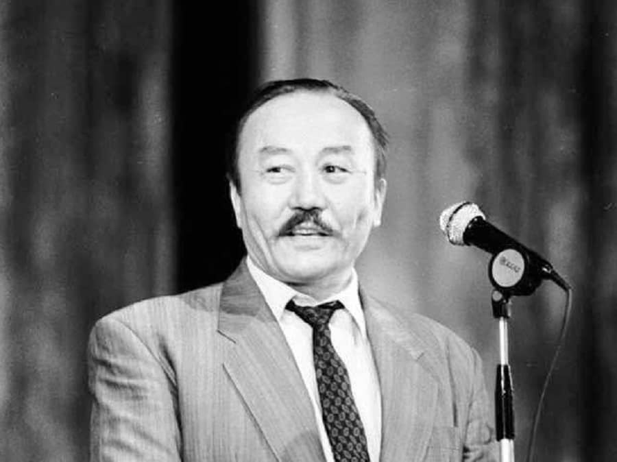 "Розбакиев көшесін Мұхтар Мағауин даңғылы деп ауыстыруды ұсынамын"