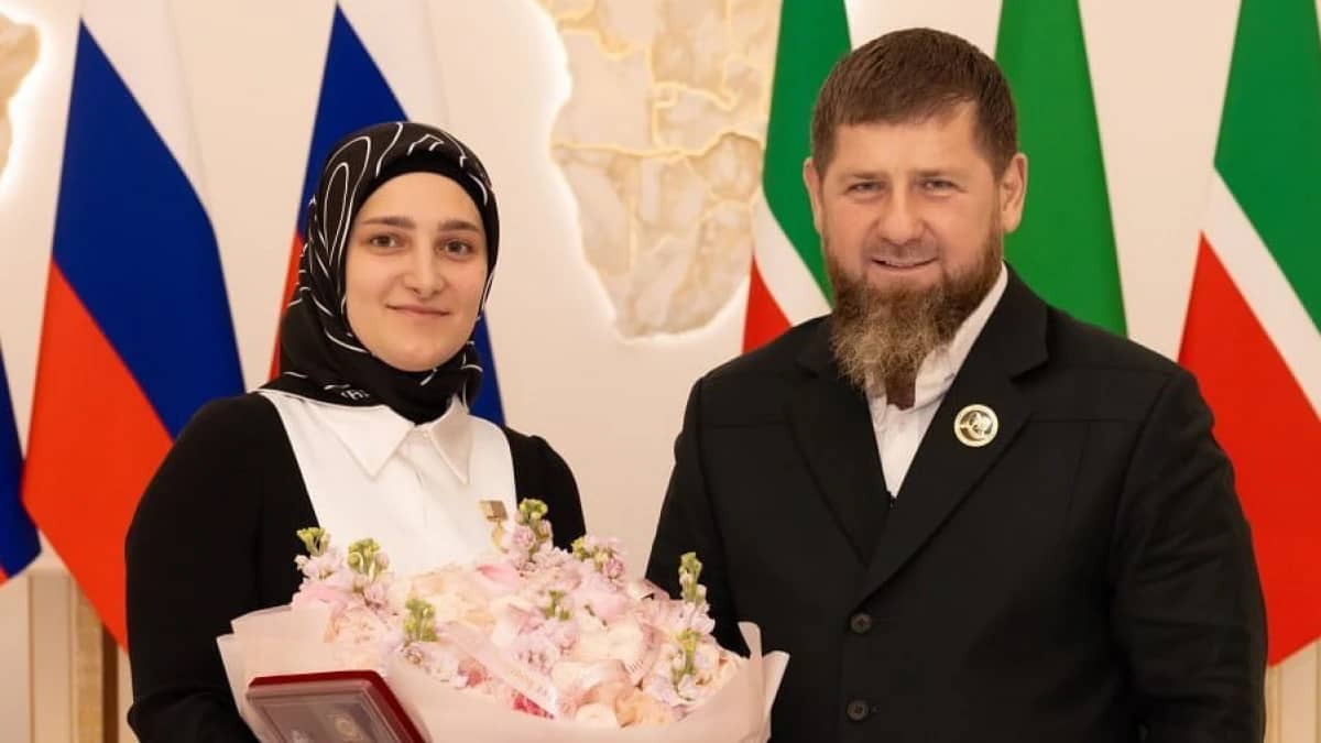 Рамзан Қадыровтың қызы саясаттан сән әлеміне бет бұрды