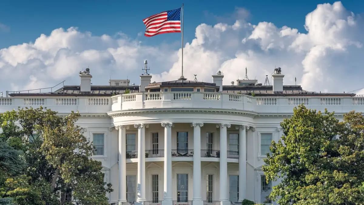 Вашингтондағы Трамп резиденциясының алдында атыс болды