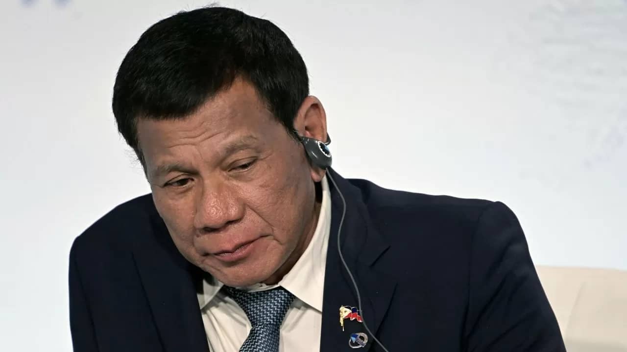 Үш адамды өзі өлтірген: қамауға алынған Филиппиннің экс-президенті Гаага сотына тартылады