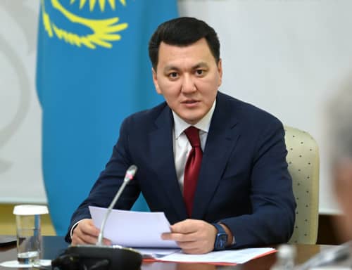 «Билік қазақ тіліне қиянат жасады деу – бос әңгіме»: Ерлан Қарин ана тілдің мәртебесіне қатысты пікір білдірді
