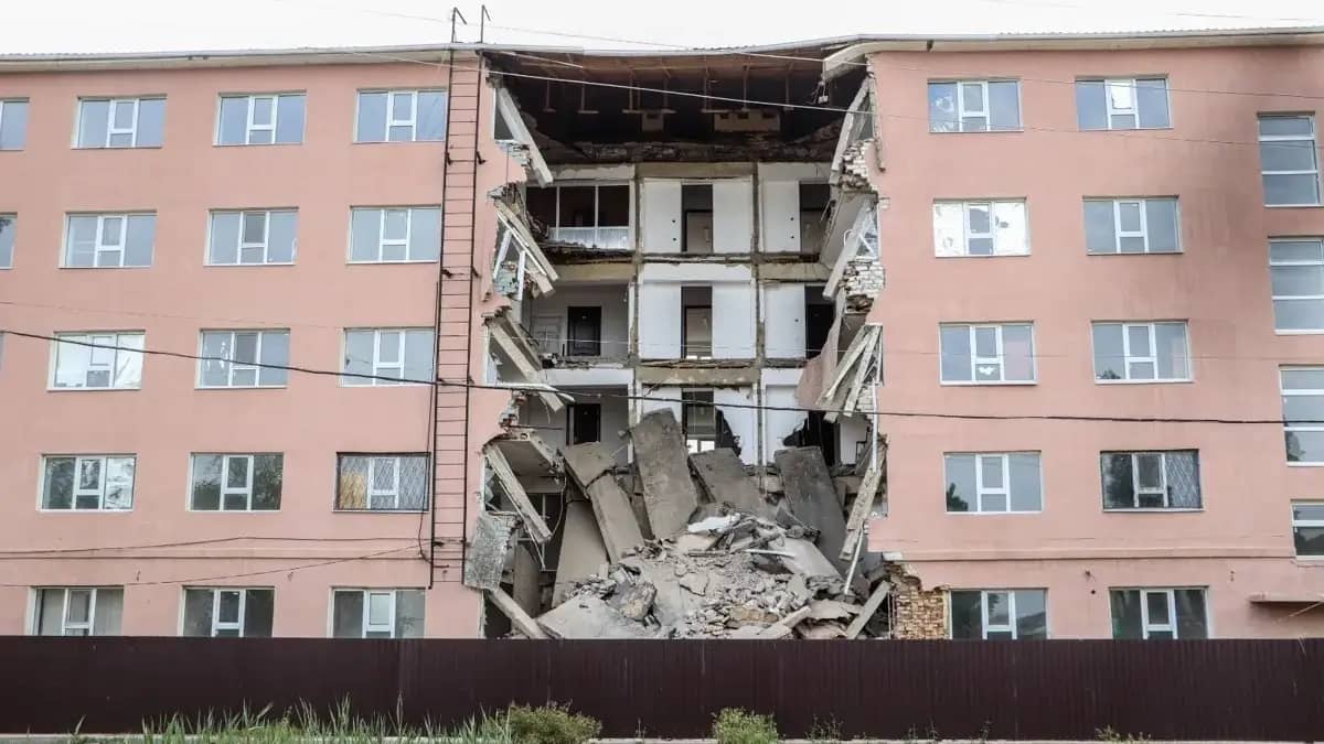 Атыраудағы апат: Студенттер жатақханасы опырылып құлады