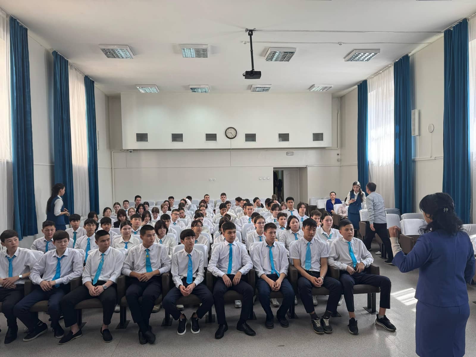 Қазақстан оқушыларына арналған кәсіби бағдар беру онлайн-кездесуі