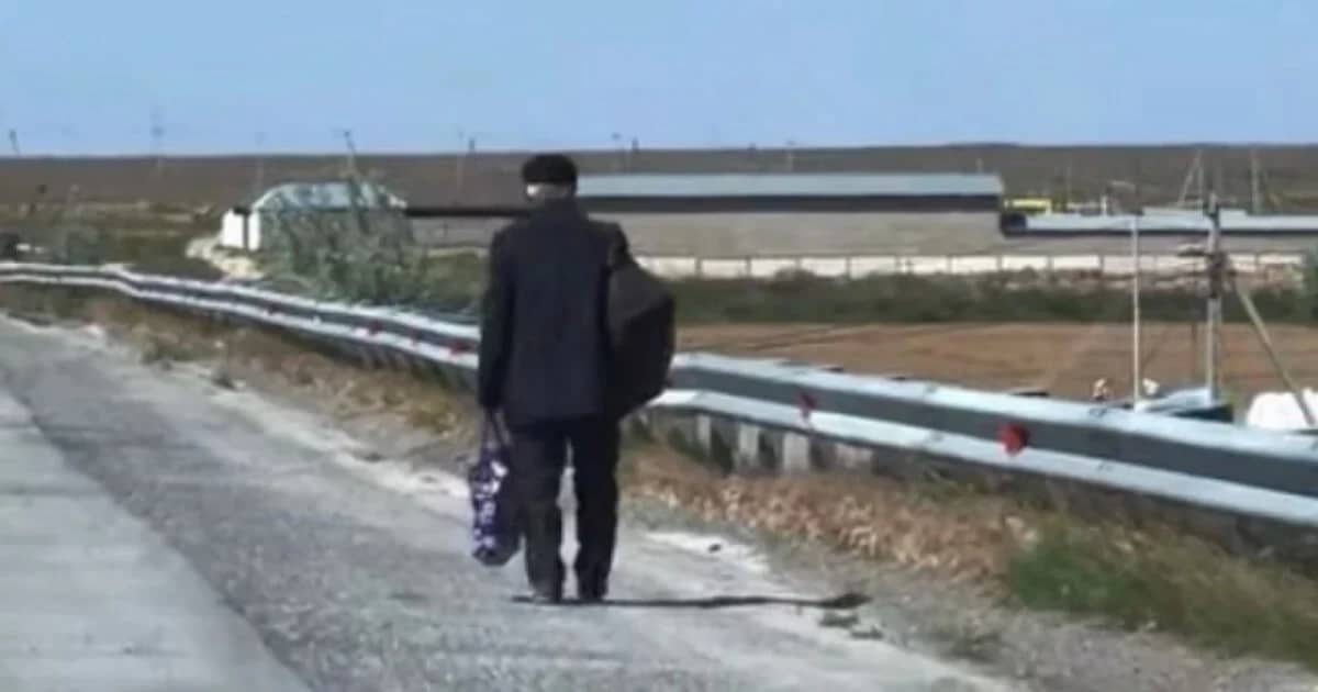 Зейнетақысын өзгелер алып отырған: Шымкенттік қария Қарағандыға бару үшін 10 сағат жаяу жүрген