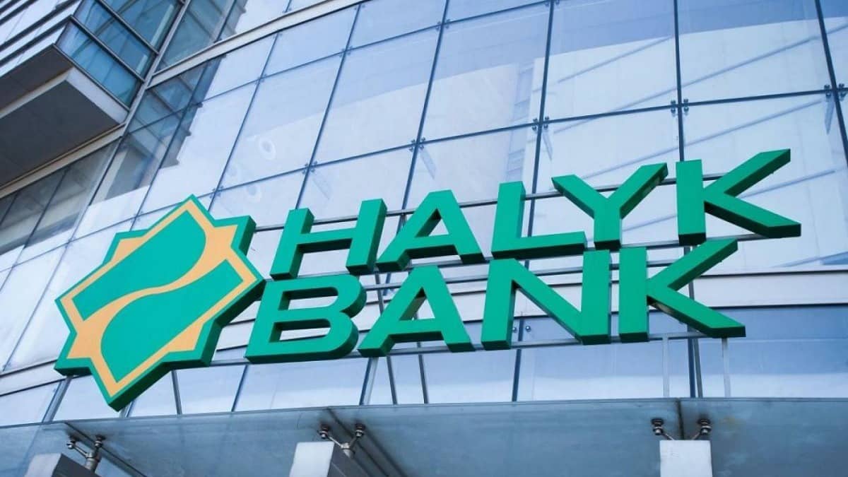 Сауатсыз жазу: мерекемен құттықтамақ болған танымал банк дауға қалды
