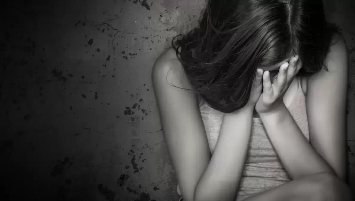 Оқушы 9 сыныпта оқиды: Түркістан облысында әскери қызметкер зорлаған 15 жастағы қыз босанып қалды