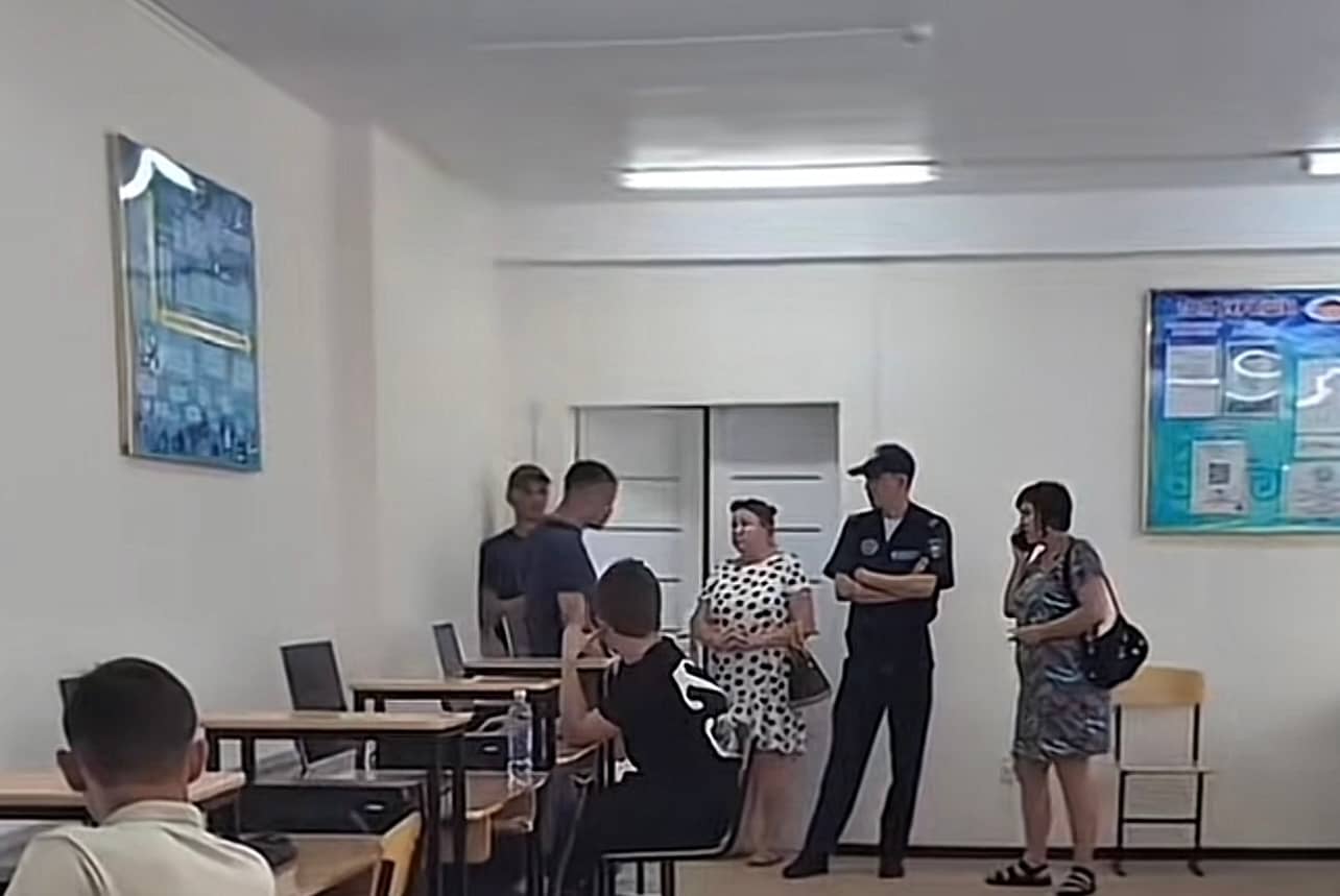 Қостанайда колледж студенттерін емтиханнан военкоматқа алып кеткен (Видео)