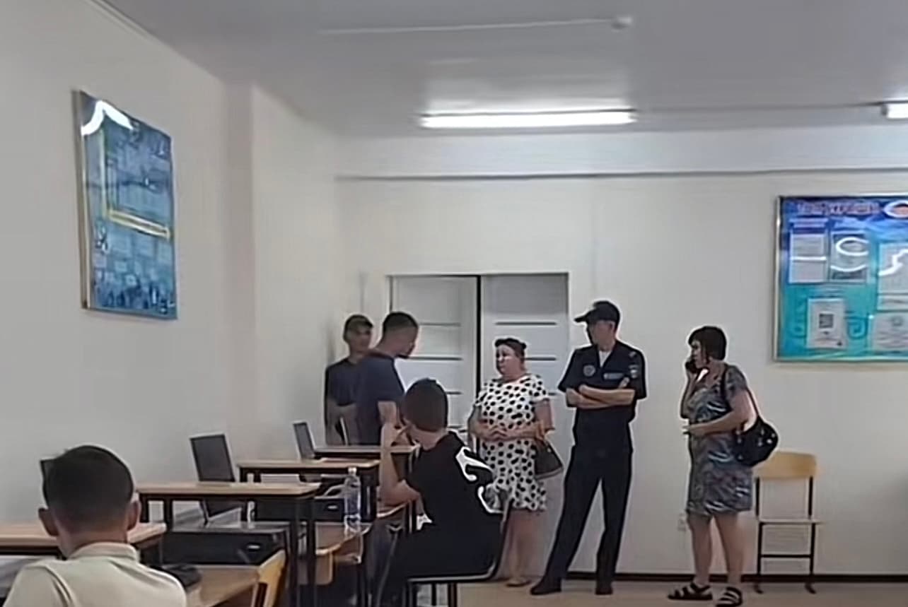 Қостанайда колледж студенттерін емтиханнан военкоматқа алып кеткен (Видео)