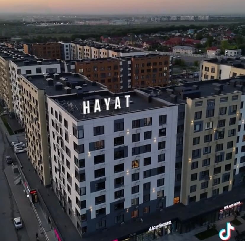 «Бір бөлмелі пәтер 52 м²»: Алагөзов қызметкерлерге қандай үй берген