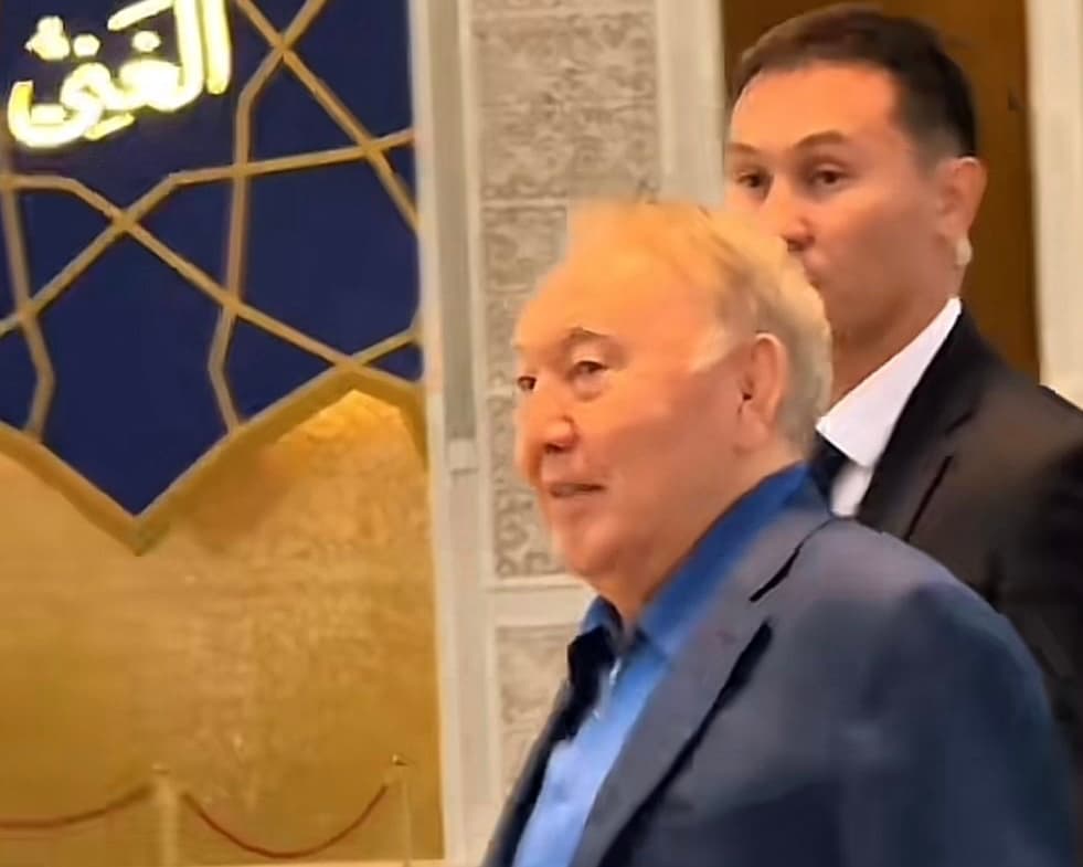 Нұрсұлтан Назарбаев Астанадағы Бас мешітке барды