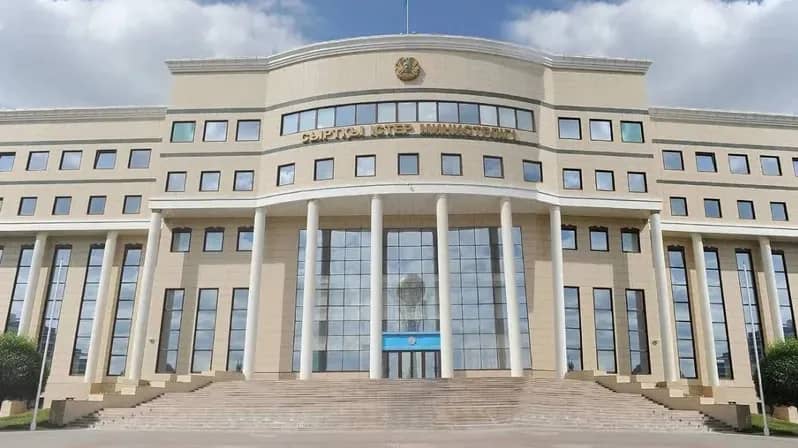 Жағдай күрт нашарлады: СІМ Иранды бомбаның астына алған АҚШ әрекеті Қазақстанға қатерлі екенін ескертті
