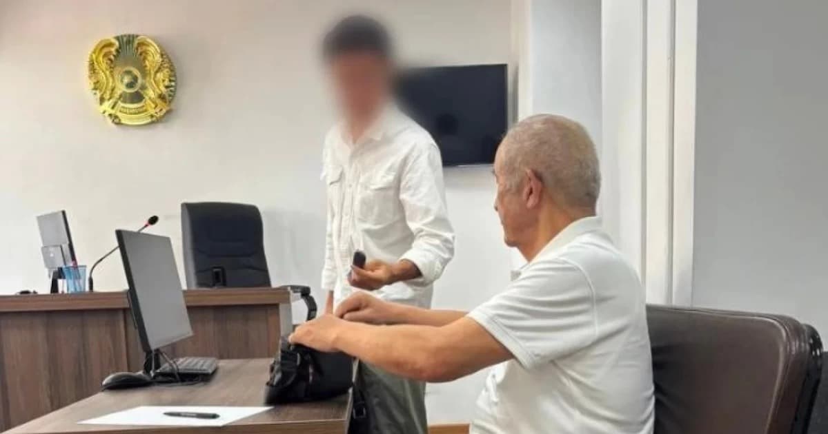 «10 млн теңге талап еткен»: Мұқағали Мақатаевтың ұлы әкесін қорлаған жігіттің көлігін алып қойды