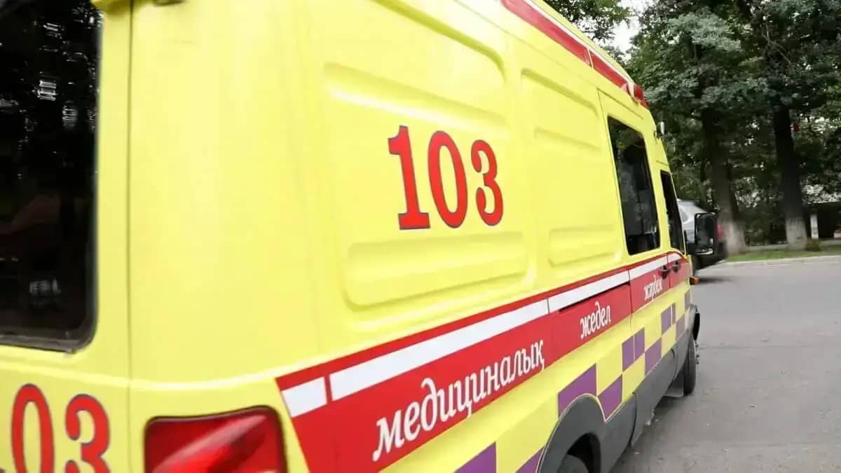 Павлодарда ауыр жағдай: анасы екі баласын терезеден лақтырып, өзі де секірді