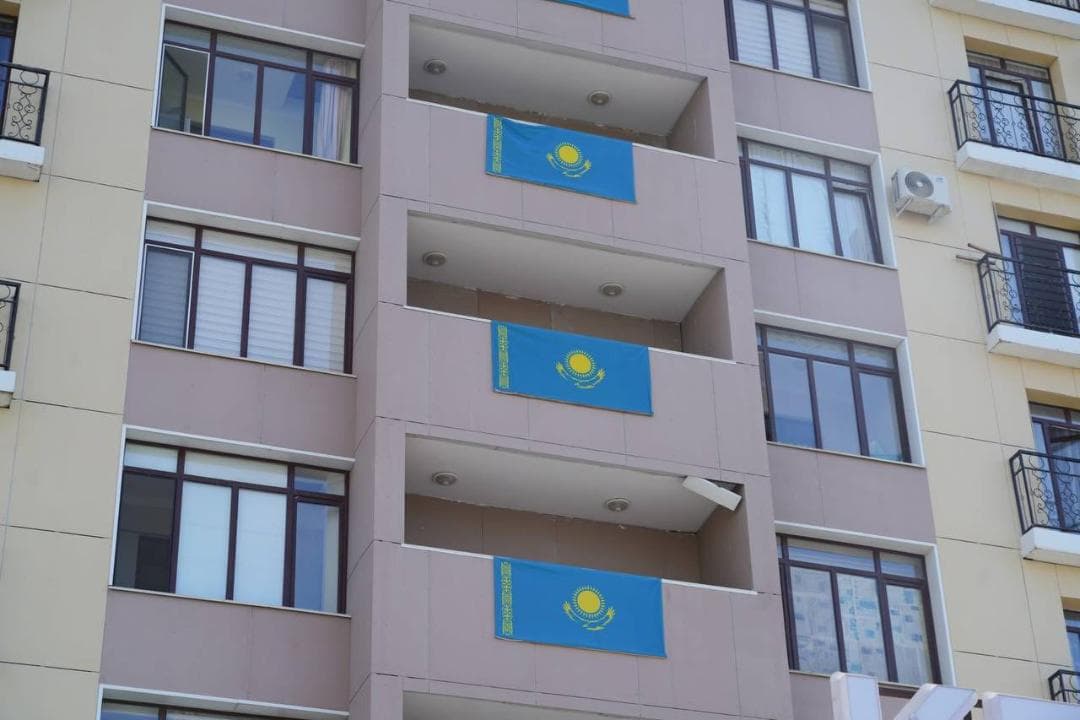 «Менің елім – менің туым»: жалпыреспубликалық науқаны Түркістанда жалғасты