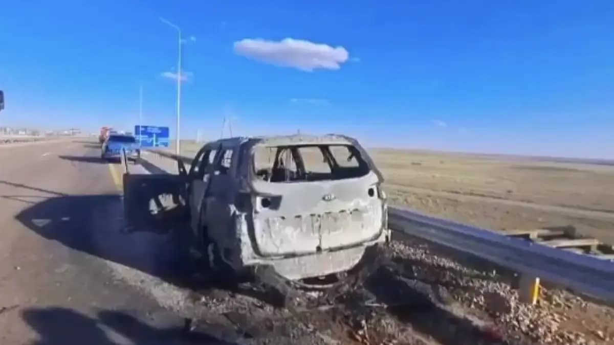 «7 адам тірілей жанып кетті»: жолда асыққан автобус қоршауға соғылып, отқа оранды