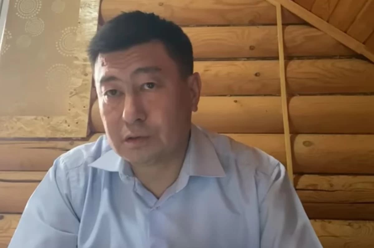 «6 жасар қызымның әурет жерін ұстаған»: Белгілі қоғам белсендісі бұрынғы қайын атасын азғындық жасады деп айыптады (ВИДЕО)