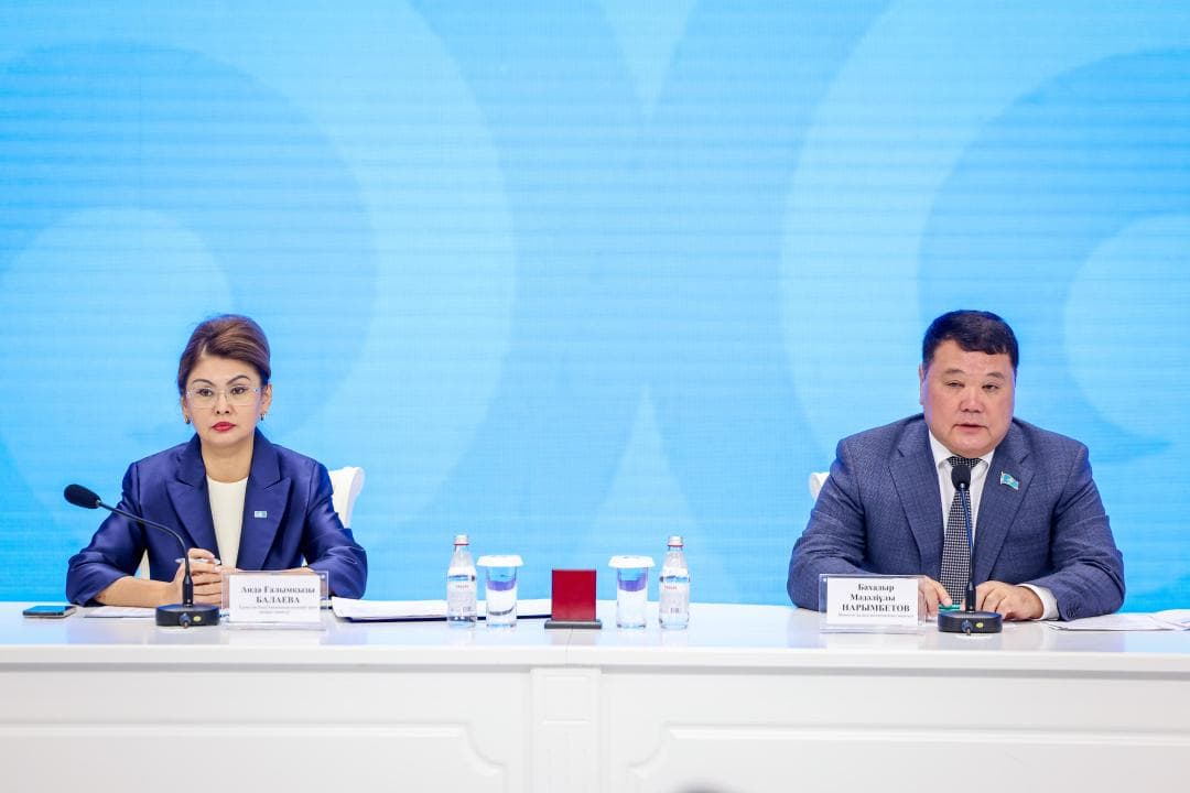 Аида Балаева Шымкент қаласының тұрғындарымен кездесті