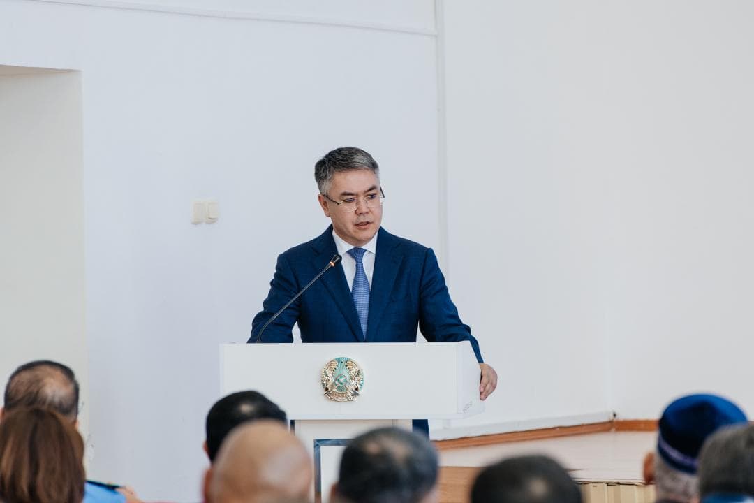 Атырау облысында 8 жаңа спорт кешені салынып жатыр: әкім Қызылқоға ауданы тұрғындарымен кездесті