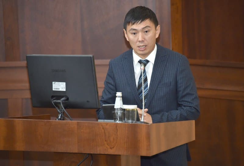 Әлем алпауыттарынының ішінен Ұлттық мүддені қорғаудың ең тиімді жолы көпвектролы жолды жалғастыру – Думан Жекенов