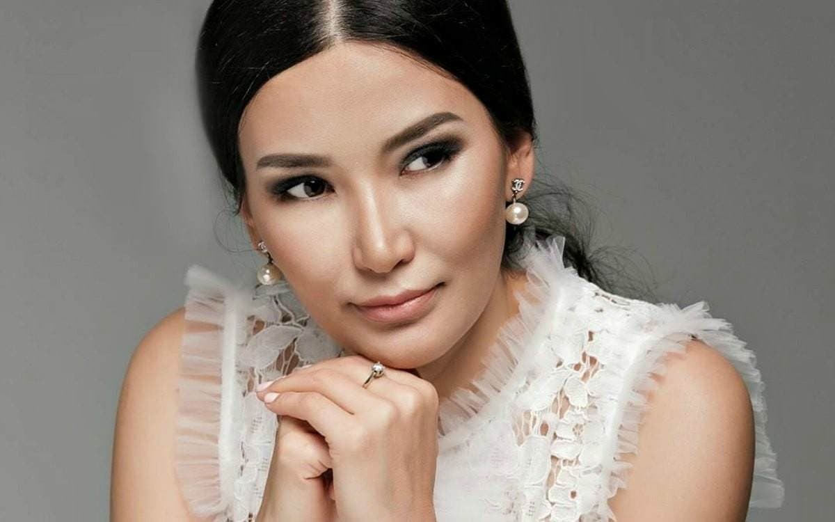 «Хейттің астында қалдым»: Мөлдір Мұқанованың мәнсіз киносын жарнамалаған Құралай елден кешірім сұрады