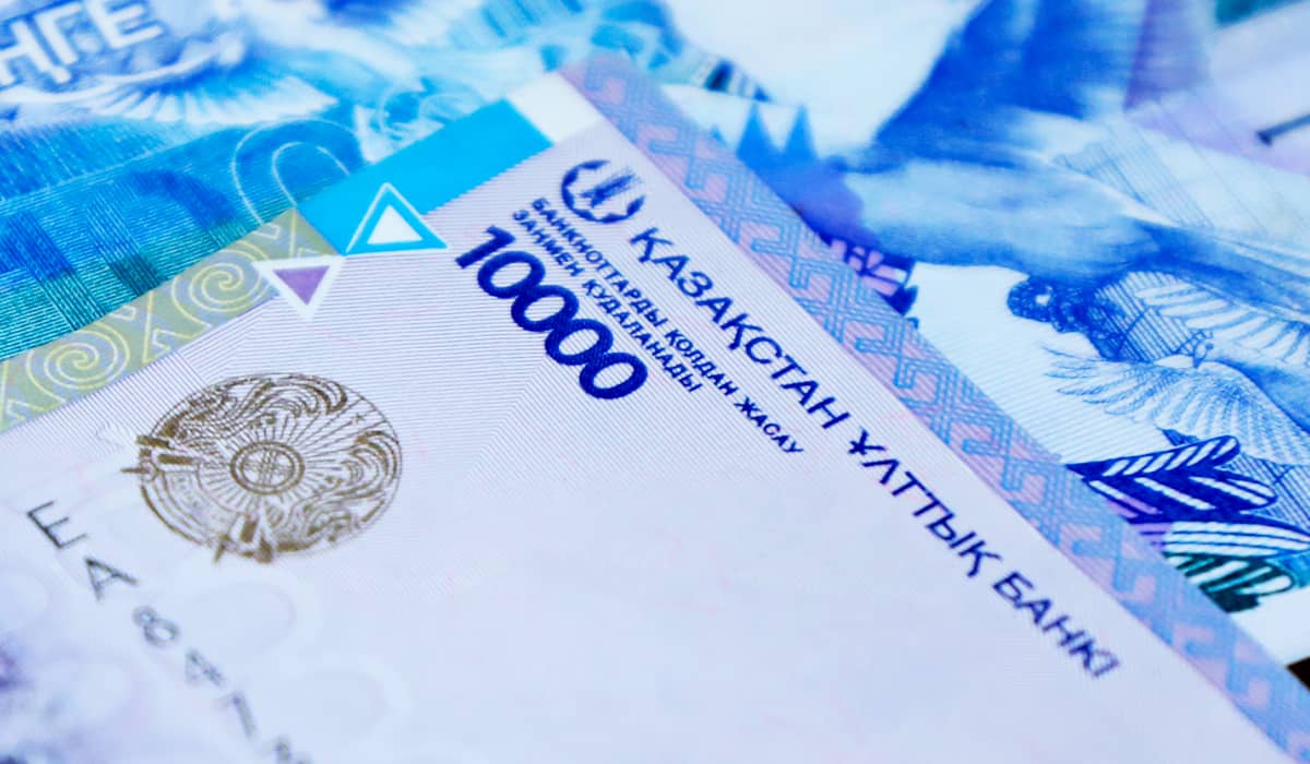 Қазақстандықтар елдегі үш ірі банктегі депозиттерінен ақша шешіп жатыр