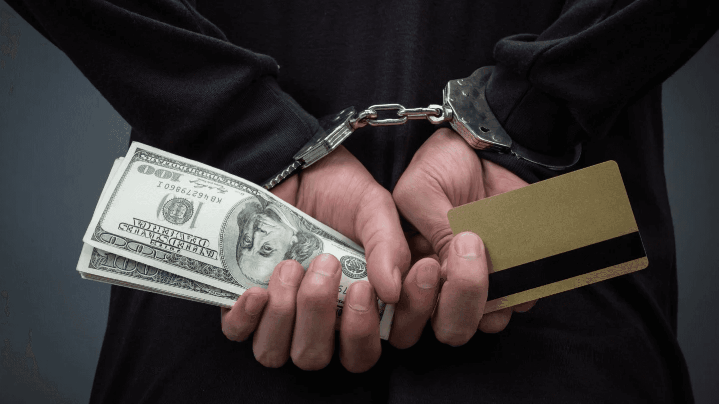 Ақша бопсалаған тағы бір блогер ұсталды