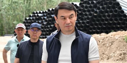 Дархан Сатыбалдының сабыры сарқылды: Алматы әкімдігі жауапсыз мердігерлерді шетінен сотқа сүйреп жатыр