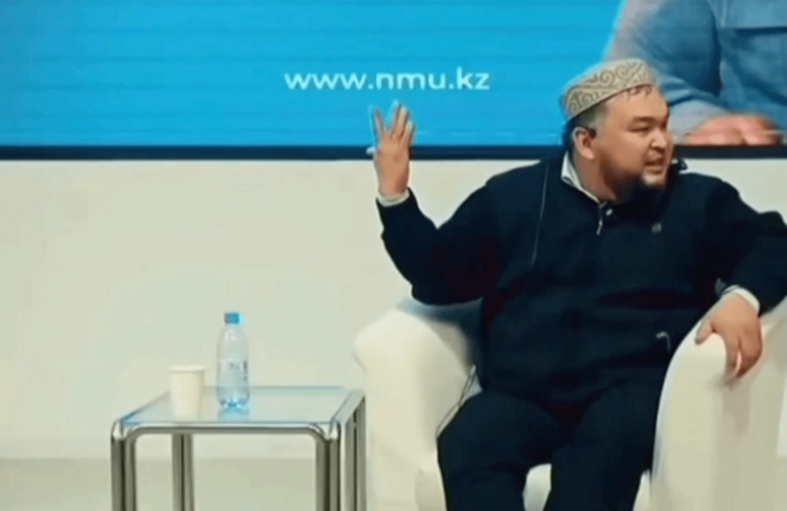 «Педофилдердің болуы – Алланың барына дәлел»: Желіде ұстаздың сөзі талқыға түсті
