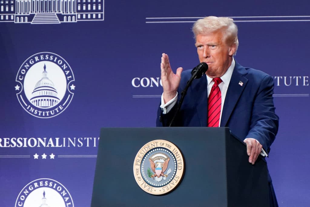 Трамп: Путин резиденциясына дрон соққысы болғанын айтты, бірақ Зеленский мұны жоққа шығарды