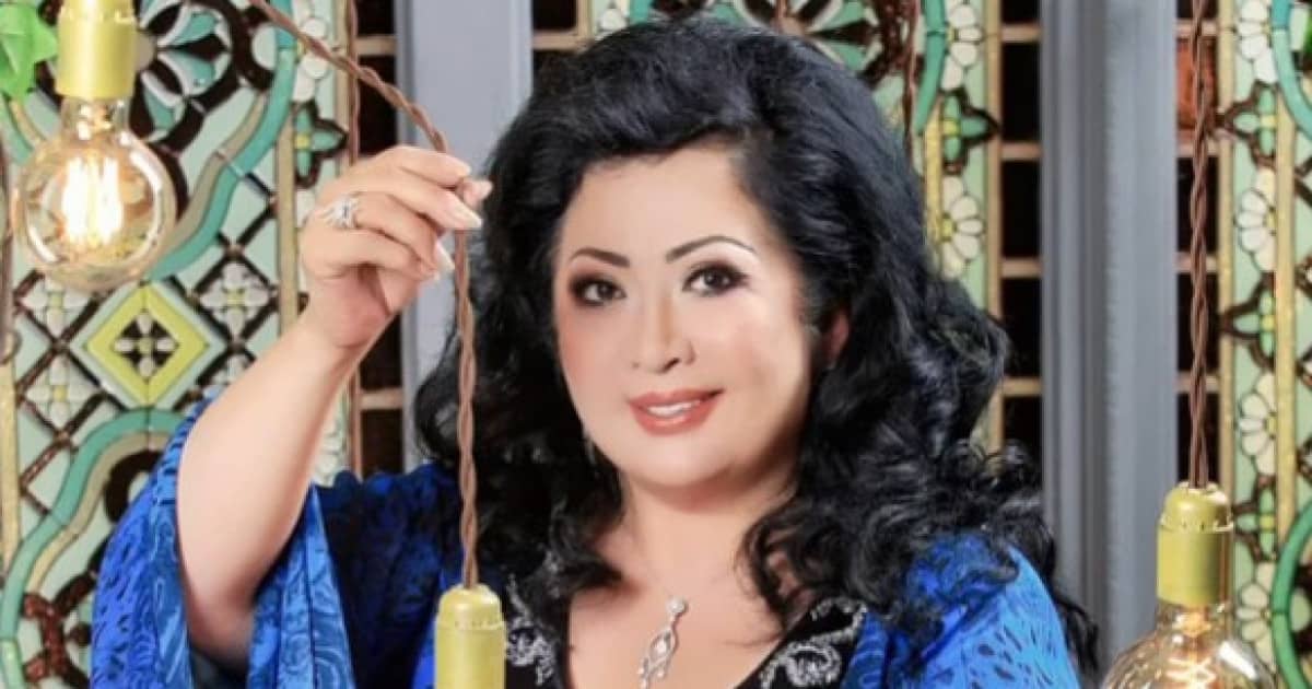 «Ешқашан қарызданбағам»: Мақпал Жүнісова өзін белгісіз адамдар қорқытып жүргенін жазды