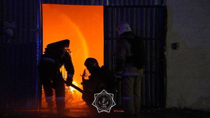 Алматыда ірі қойма өртеніп кетті
