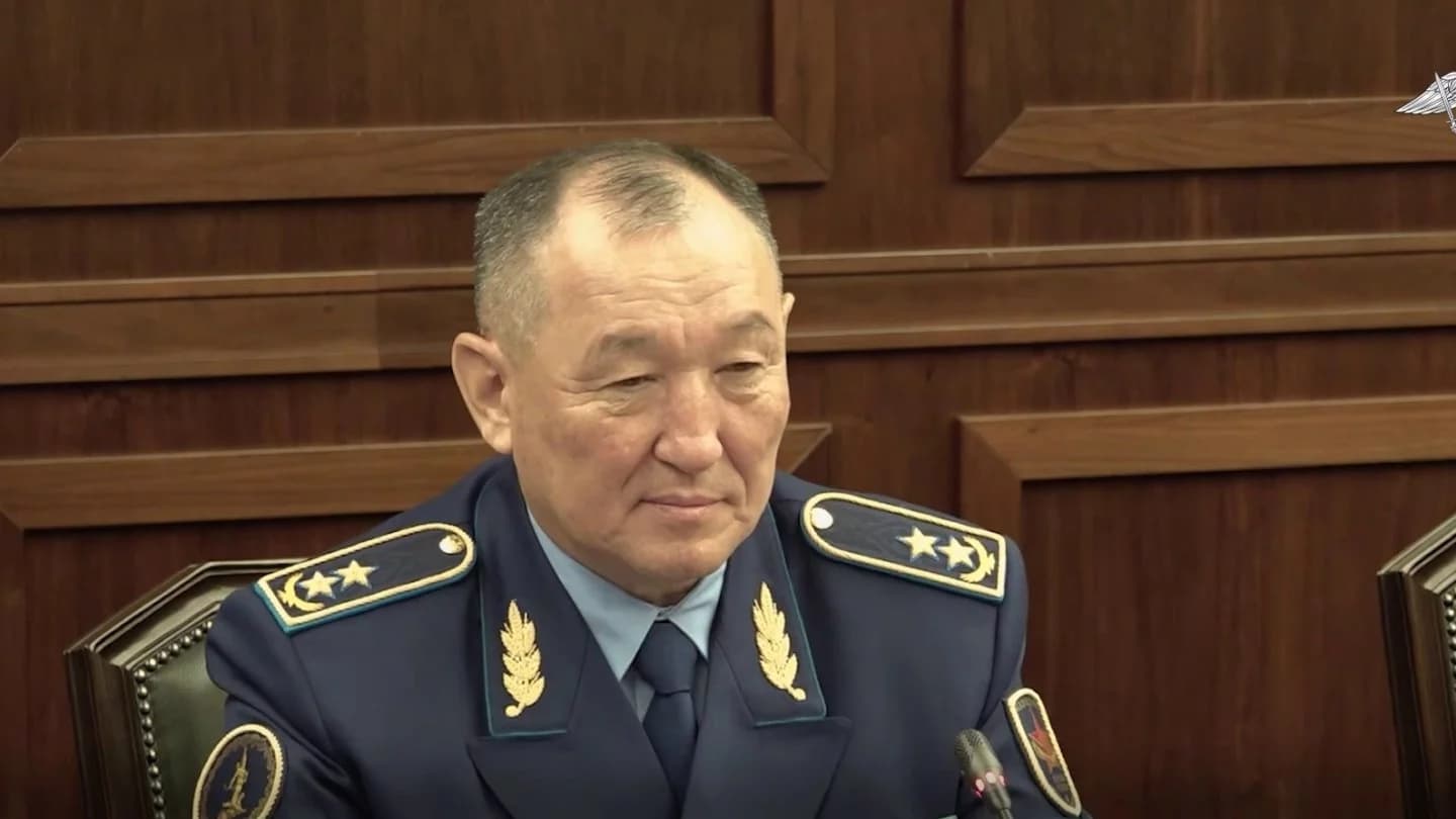 «Ешкім де сақтандырылмаған»: Қорғаныс министрі әскерде сарбаздардың қаза табуы туралы пікір білдірді