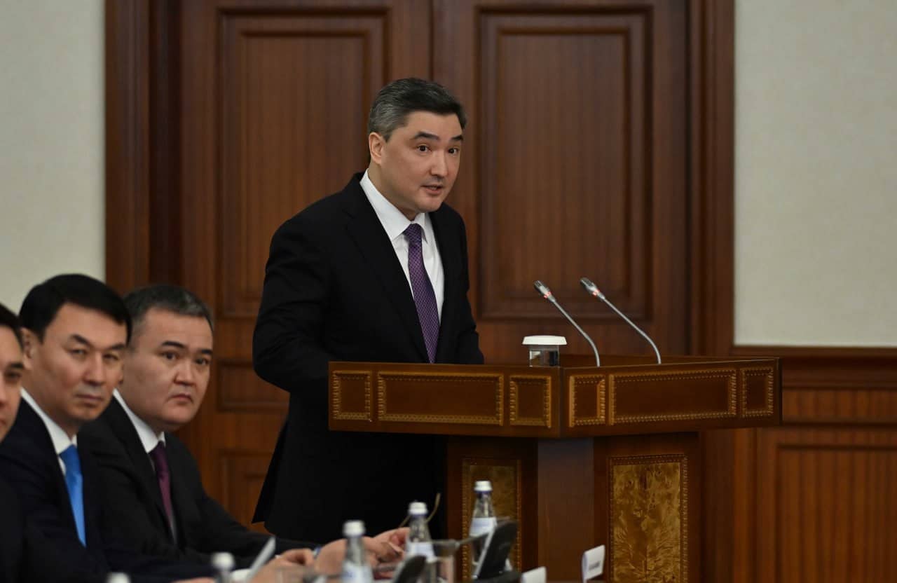 Жалақыны өсіру, қаржылық жүктемені азайту: Бектенов 2026 жылы неге басымдық берілетінін айтты